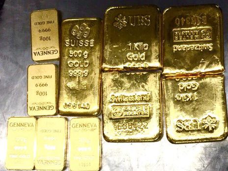В мусорнике аэропорта Бангладеш нашли 10 золотых слитков