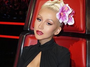 Агилера из рыжей перекрасилась в блондинку