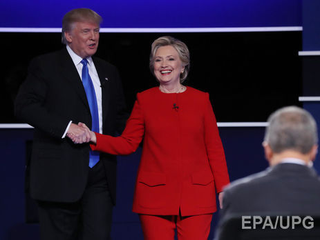 Клинтон рассмешила зал после заявления Трампа о его 