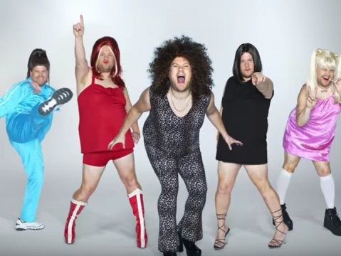 Джеймс Корден в новой рекламе Apple перевоплотился в Боуи, Фаррела Уильямса и Spice Girls. Видео