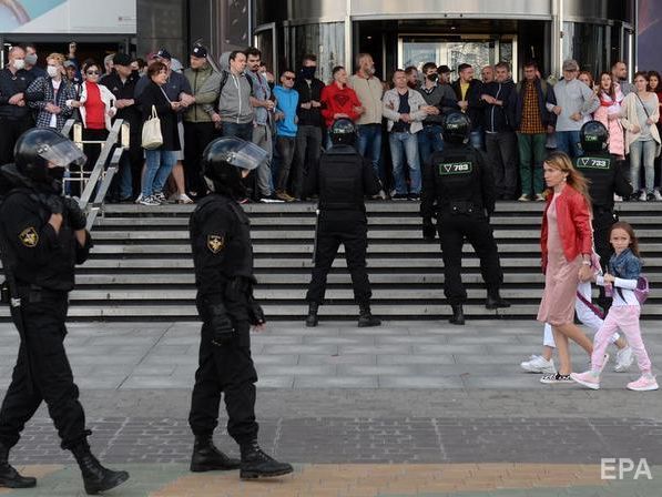 У Мінську встановлюють особи учасників протесту, які приводили із собою дітей