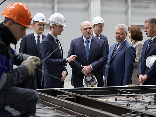 Лукашенко подарили двухкомнатную квартиру