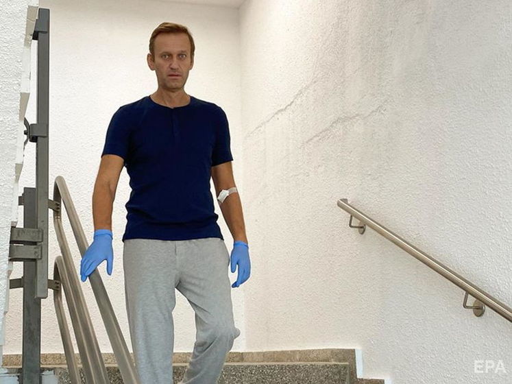 Разработчик "Новичка": Навальный был отравлен за один – три часа до отъезда в аэропорт Томска