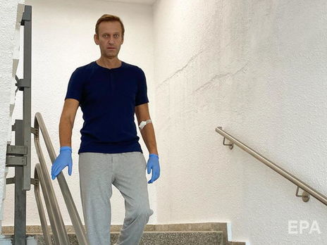 За місяць після отруєння Навальний почав самостійно пересуватися