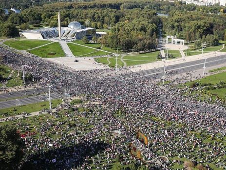 В Минске проходит многотысячная акция протеста, правоохранители задерживают людей