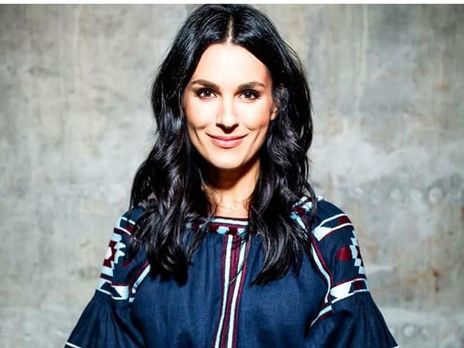 Ефросинина обнажила на видео грудь