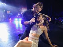 "Молода вовчиця". Винник и Шоптенко станцевали на концерте певца в Житомире. Видео