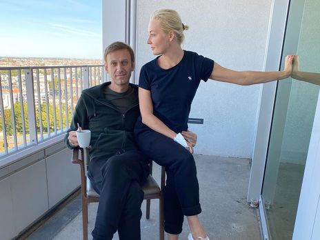 Навальний: У нас з Юлею 26 серпня була річниця 20 років весілля, але я навіть радий, що пропустив, і можу це написати сьогодні, коли знаю про любов трохи більше