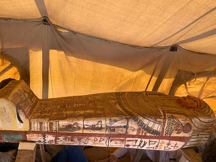 У Єгипті виявили 27 стародавніх саркофагів. Їх поховали понад 2,5 тис. років тому