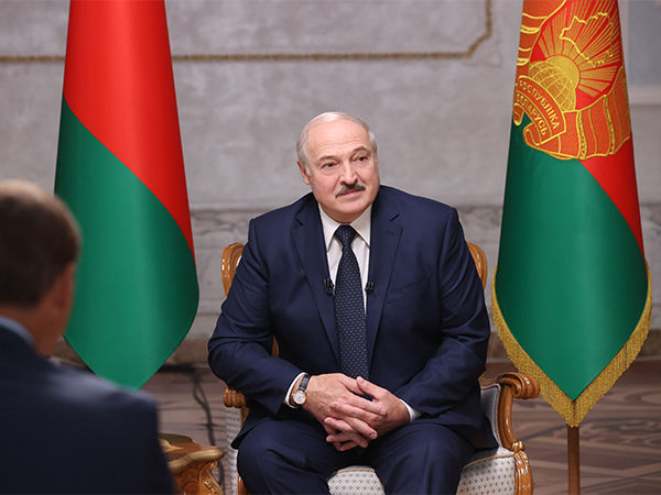 Белорусские военнослужащие присягнули на верность Лукашенко