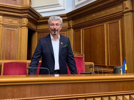 После скандала с продажей футболок с Путиным Кабмин Украины изучит вопрос ограничения работы онлайн-сервисов с пророссийской продукцией