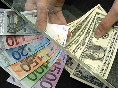 Межбанк: евро пересек отметку в 15 гривен