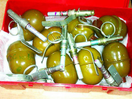 В Донецкой области полиция задержала военного, отправлявшего в Днепр боевые гранаты