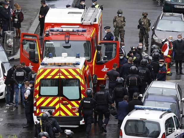 Один із підозрюваних у нападі на перехожих біля колишнього офісу Charlie Hebdo в Парижі визнав провину