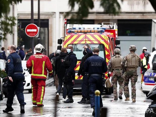 По подозрению в организации нападения с ножом на прохожих в Париже задержаны семь человек