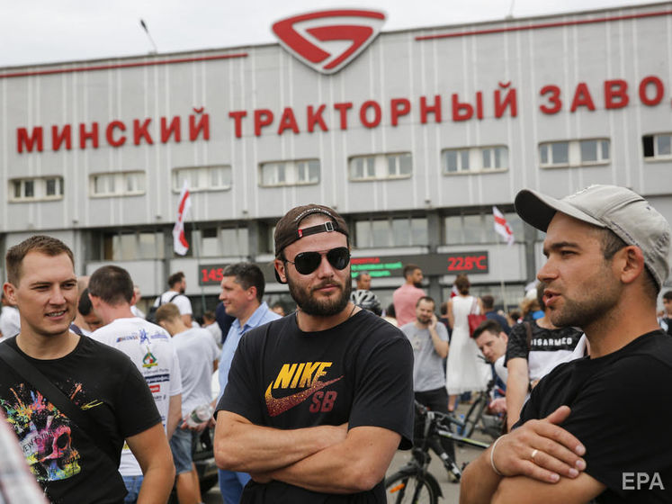 Работники Минского тракторного завода выступили за выборы "настоящего президента" Беларуси
