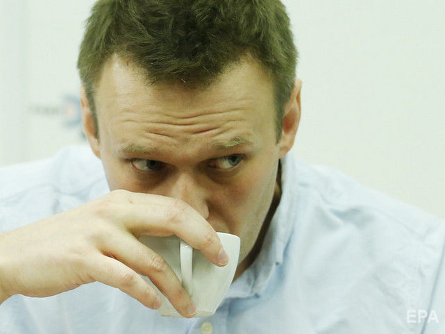 Москвич розповів, що його затримала поліція за футболку із зображенням Навального. Опозиціонер відреагував