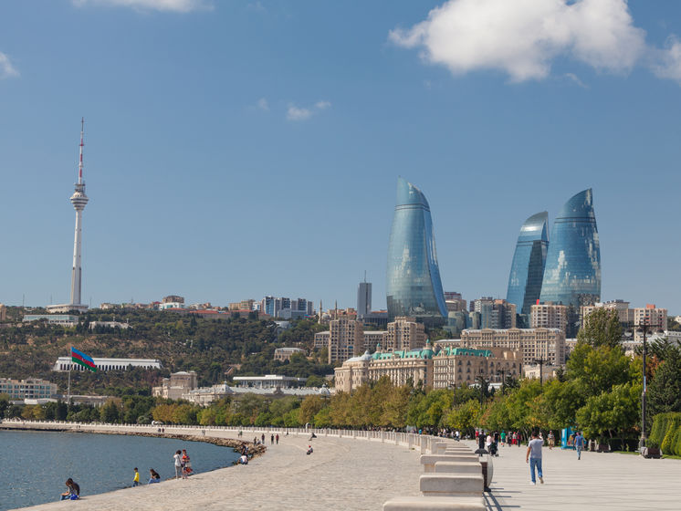 В Азербайджане ввели военное положение, в Баку объявлен комендантский час