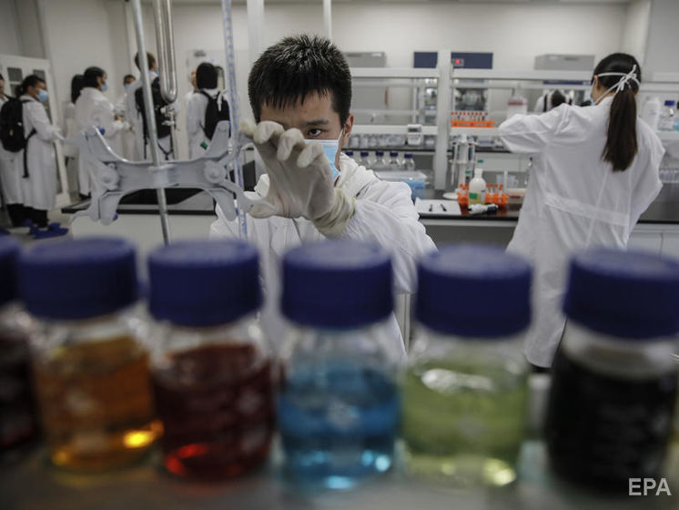 Китай начал массовую вакцинацию от коронавируса, власти уверяют, что это согласовано с ВОЗ