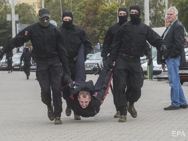 Правозахисники нарахували щонайменше 340 затриманих у 50-й день протестів у Білорусі