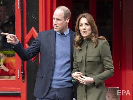 Кенсингтонский дворец обнародовал новые фото принца Уильяма с женой и детьми
