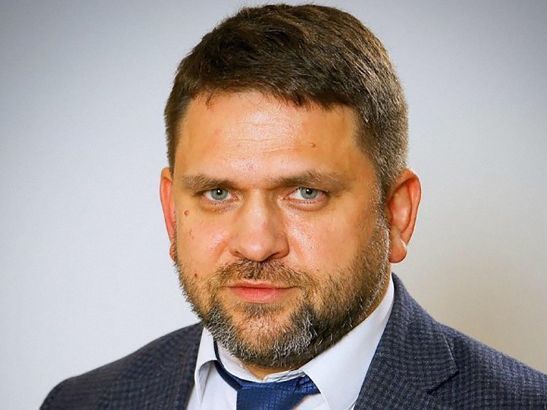 Экс-директор по финансам "Укрзалізниці" заявил, что Пинчук планировал продавать компании колеса в четыре раза дороже себестоимости
