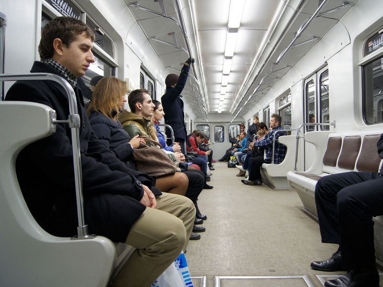 У київському метро під колесами потяга загинула людина