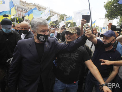 Порошенко заявил, что болен COVID-19