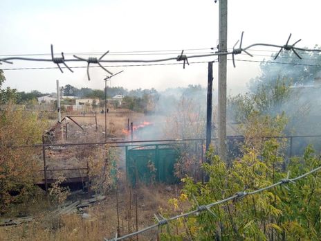 В Станице Луганской на одной из улиц горят почти все дома, детонируют неразорвавшиеся снаряды – райгосадминистрация