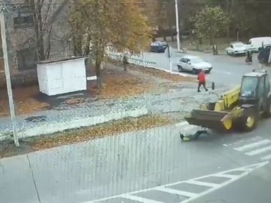 Жінку переїхав трактор під Кропивницьким, вона встала і пішла. Відео