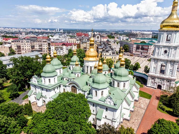 Вандалы осквернили древние стены Софии Киевской