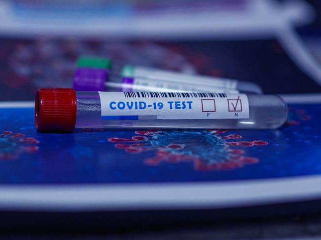 У чотирьох регіонах України уп'ятеро перевищено допустимі показники захворюваності на COVID-19