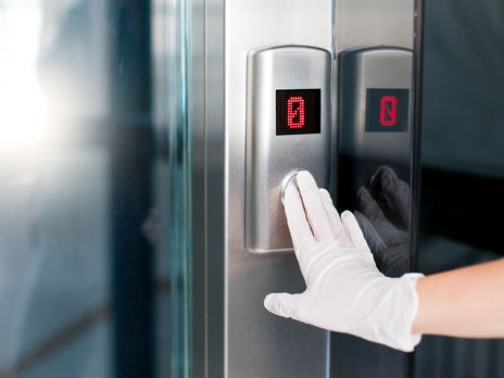Після інфікованої людини вірус залишається в ліфті протягом приблизно 20 хвилин