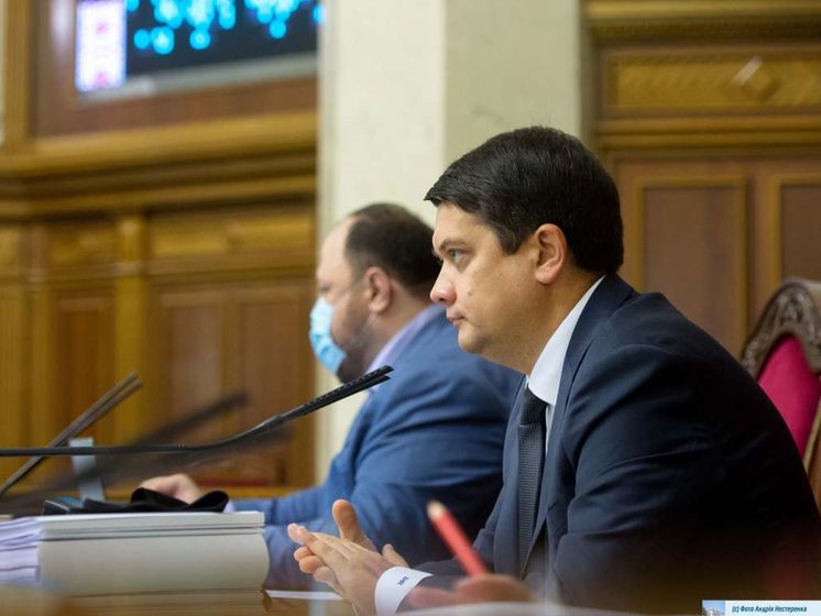 Разумков ограничил доступ журналистов в парламент