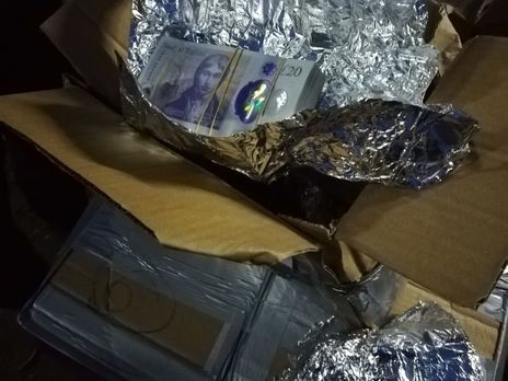 На границе с Польшей задержали украинца, который пытался провезти £120 тыс. в коробках