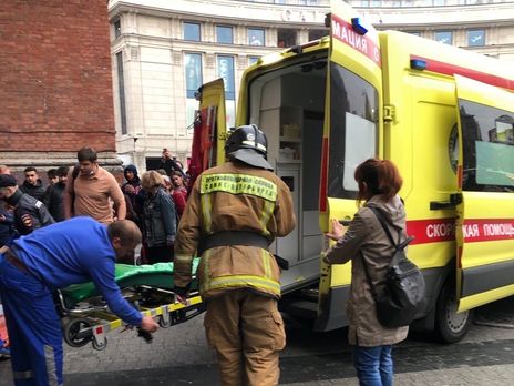 В Санкт-Петербурге мужчина с плакатом 