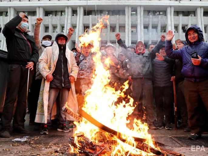 В результате протестов в Кыргызстане пострадало более тысячи человек