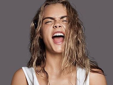 Делевинь топлес снялась для рекламы Puma