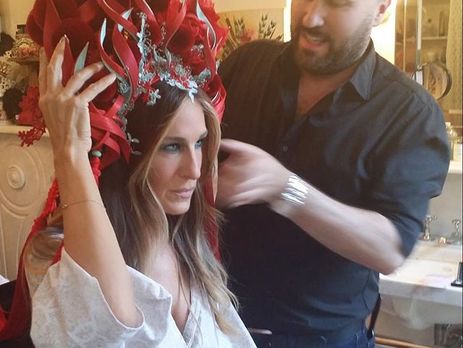 Сара Джессика Паркер выпустила коллекцию маленьких черных платьев