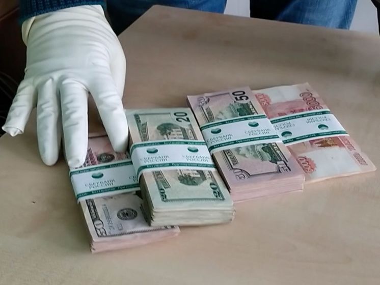 В партии "Наш край" заявили о провокации: ночью неизвестные проникли в офис и подбросили пакет с деньгами