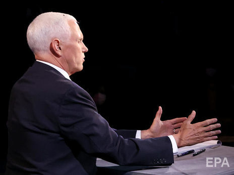 Муху на голові Пенса обговорюють активніше за його дебати з Гарріс