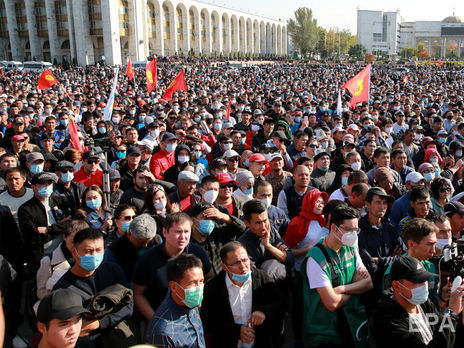 4 октября, после парламентских выборов, в Бишкеке вспыхнули протесты