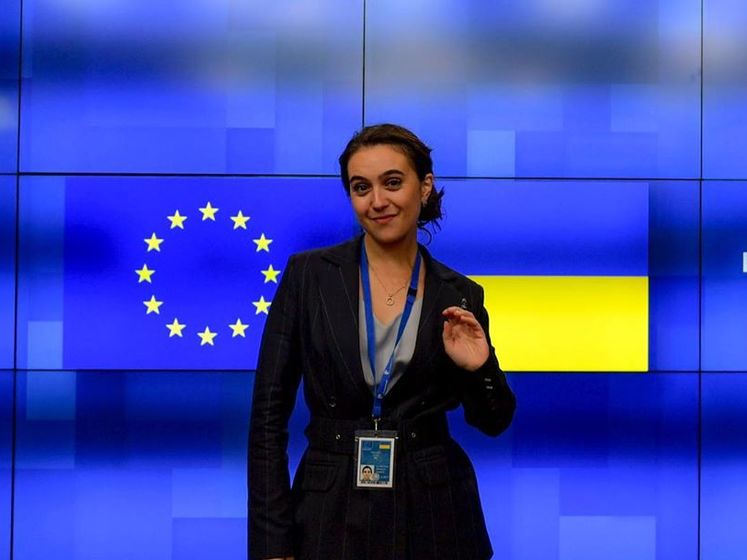 Спікерка Зеленського Мендель заселфилася на тлі президента України і прем'єра Великобританії