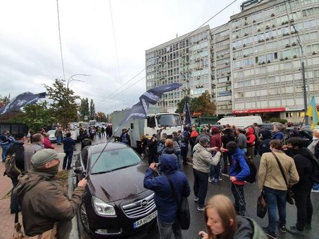 Сутички під судом у справі Антоненка. У журналіста Трегубова, якого штовхнув силовик, перелом