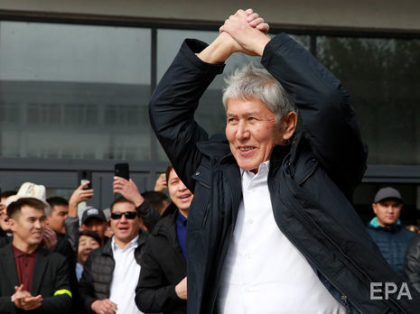 В Бишкеке обстреляли машину экс-президента Атамбаева