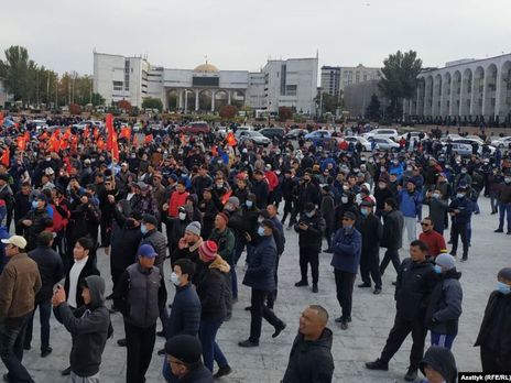Из-за протестов в Бишкеке сегодня ввели чрезвычайное положение