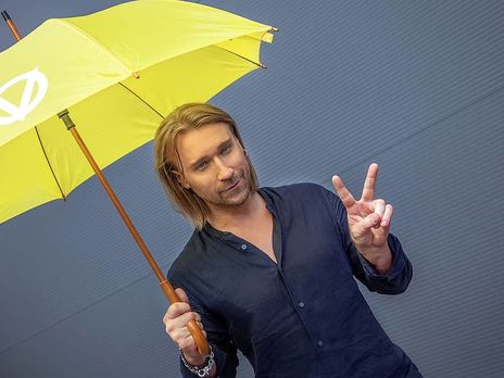 Винник переміг COVID-19. Який вигляд має співак після хвороби