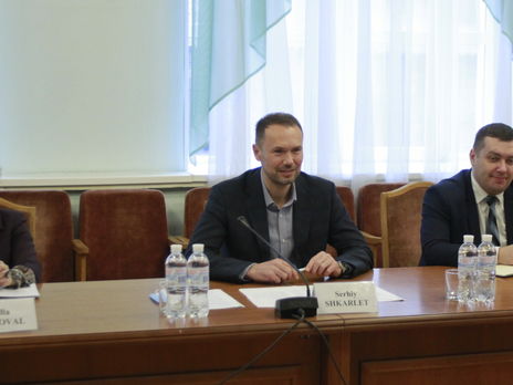 Окружной админсуд Киева открыл производство по иску Шкарлета. Он требует опровергнуть обвинения в плагиате