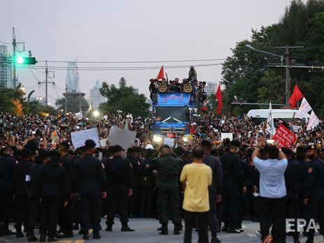 Демонстранты подошли к зданию правительства Таиланда