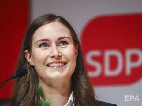 Користувачі соцмереж розкритикували фото прем'єр-міністерки Фінляндії в піджаку на голе тіло, їм нагадали оголеного Маннергейма